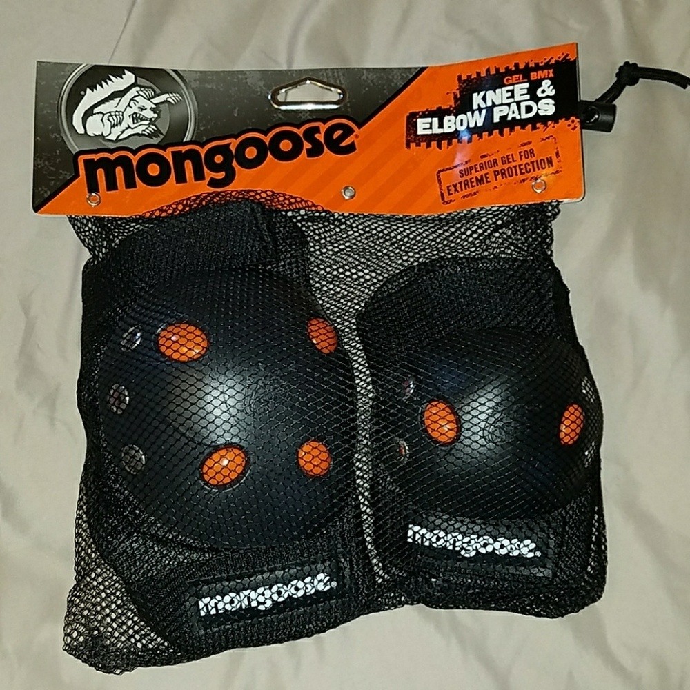 Mongoose knew and elbow pads